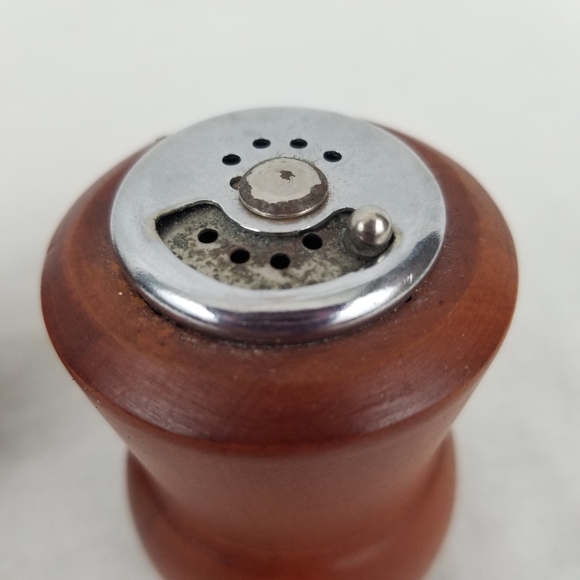 Vintage Wood Salt & Pepper shakers - Picture 8 of 12